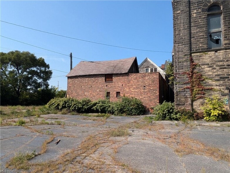 More Photos Of 2311 E 55th St, Cleveland Office For Sale