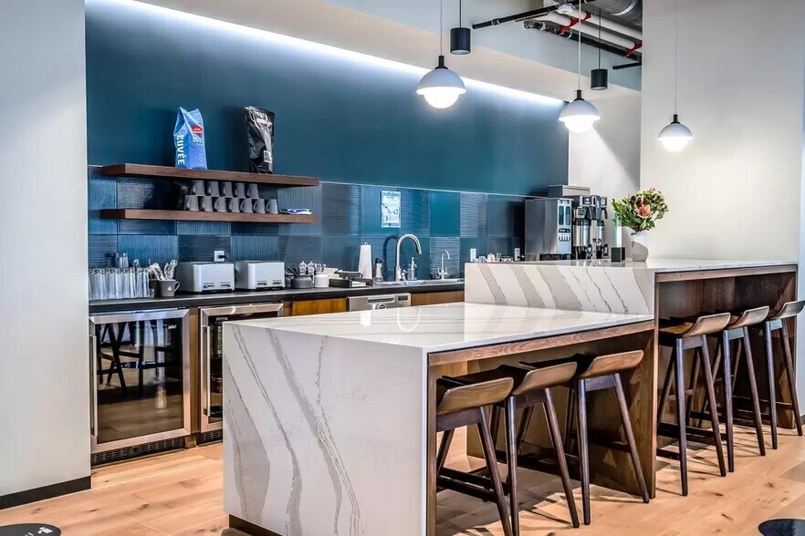 More Photos Of 823 Congress Ave, Austin Office For Lease