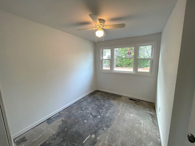 More Photos Of 2627 Waynesburg Dr SE, Canton Storefront Retail Residential For Sale