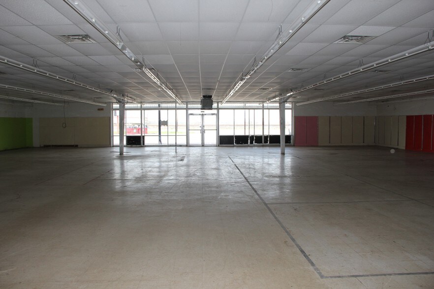 More Photos Of 1100 Main St, East Bernard Storefront For Lease