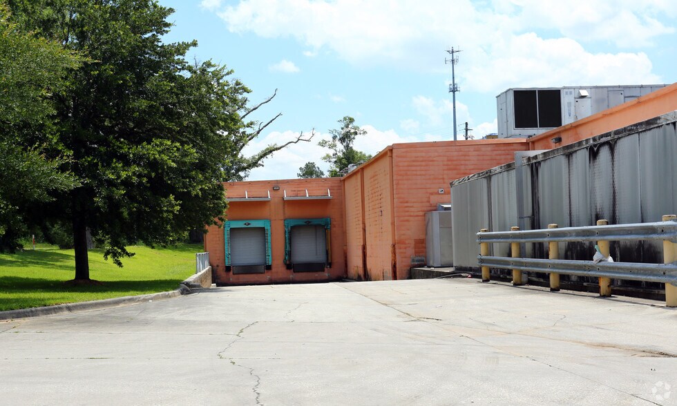 More Photos Of 1550 S Highway 29, Cantonment General Retail For Lease