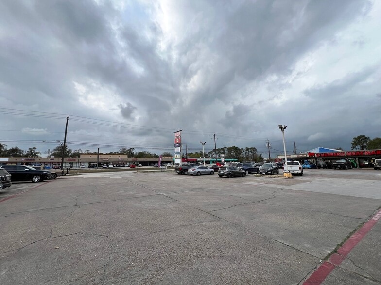 More Photos Of 8514 C E King Pky, Houston Unknown For Lease