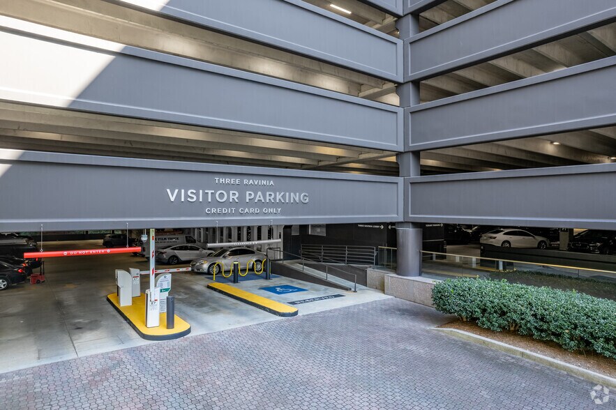 More Photos Of 3 Ravinia Dr, Atlanta Office For Lease