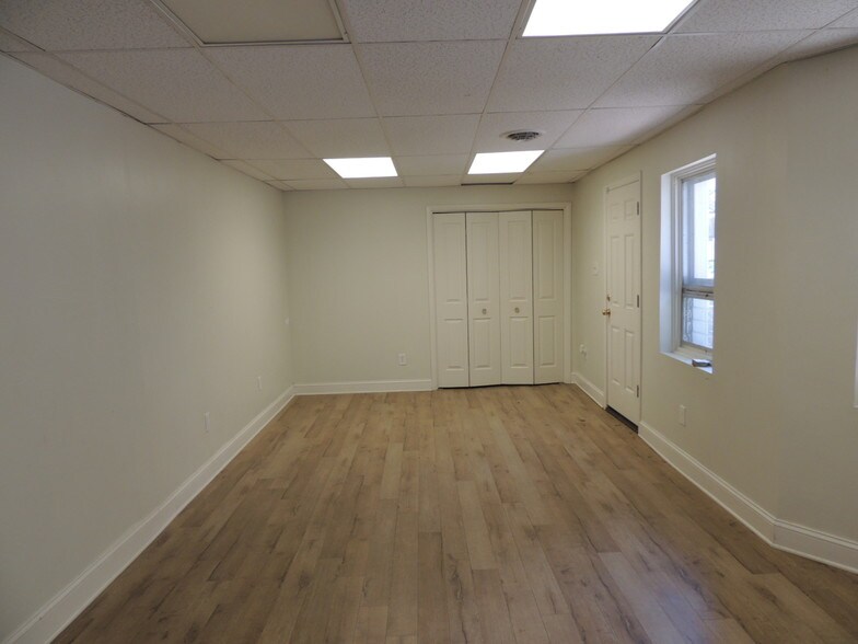 More Photos Of 122 E King St, York General Retail For Lease