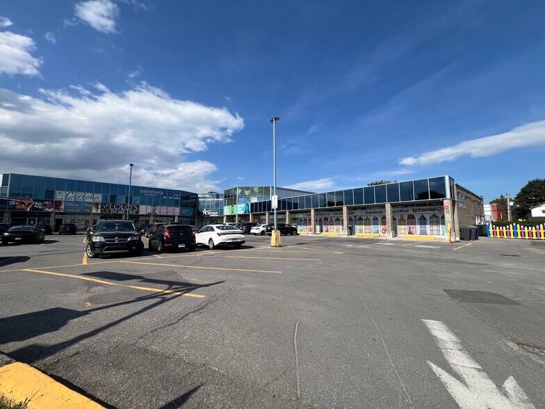 More Photos Of 643-675 Boul Curé-Labelle, Laval Storefront Retail Office For Lease