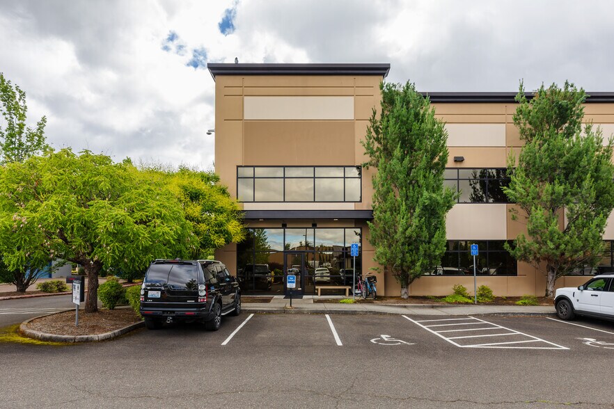 More Photos Of 8210 NE Mauzey Ct, Hillsboro Warehouse For Sale