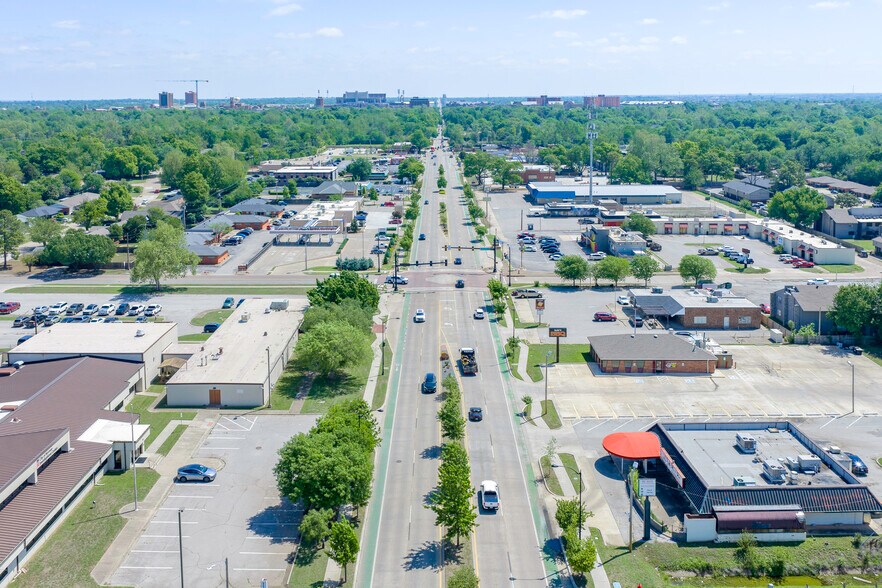 More Photos Of 1514 W Lindsey St, Norman Restaurant For Lease