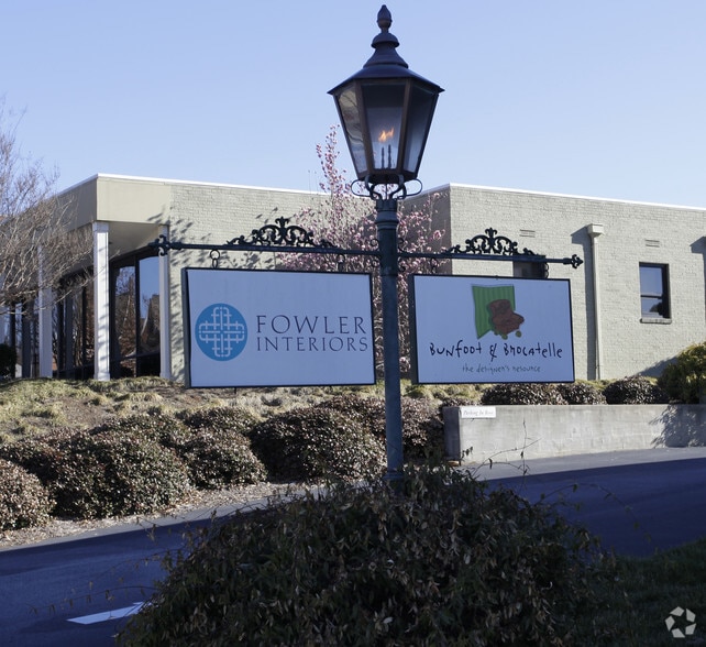 More Photos Of 608 N Main St, Greenville Freestanding For Lease