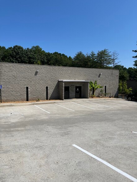 More Photos Of 735 Branch Dr, Alpharetta Flex For Lease