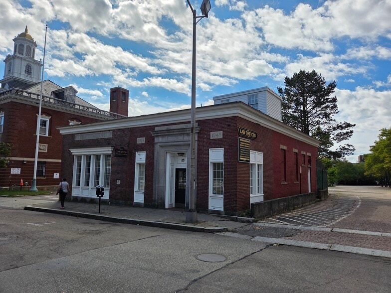 More Photos Of 25 Crescent St, Brockton Office For Sale