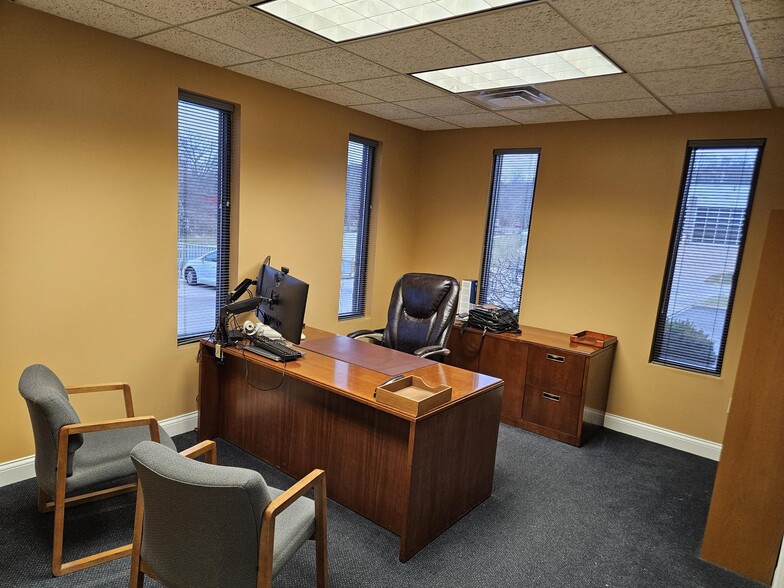 More Photos Of 10855 Indeco Dr, Cincinnati Office For Sale