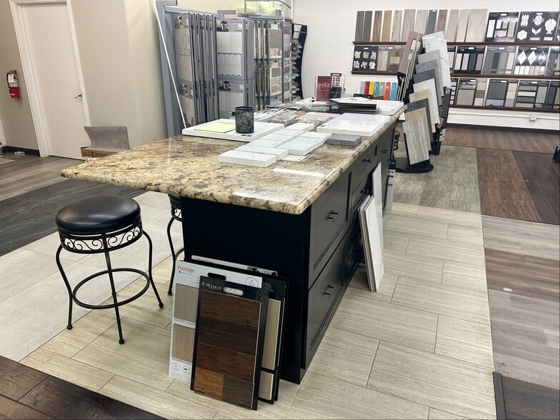 More Photos Of 1109 Dallas Dr, Denton General Retail For Lease