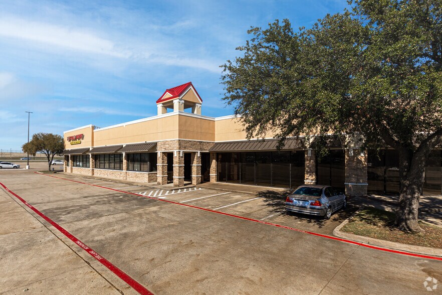 More Photos Of 6801-7049 Ridgmar Meadow Rd, Fort Worth Unknown For Lease