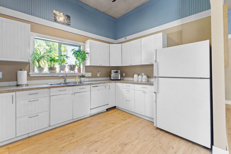 More Photos Of 14120 Sr 165 E, Buckley General Retail For Sale