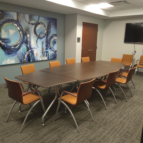 More Photos Of 7550 Wisconsin Ave, Bethesda Office For Lease