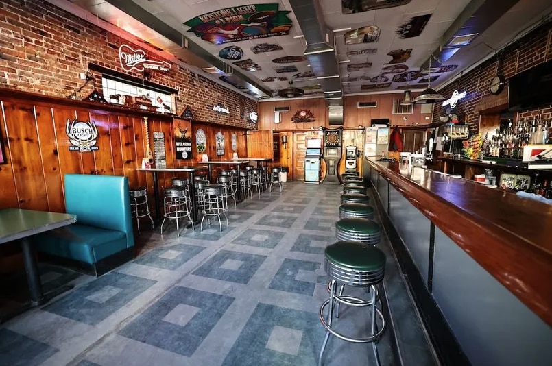 More Photos Of 111 W Adams St, Pittsfield Bar For Sale