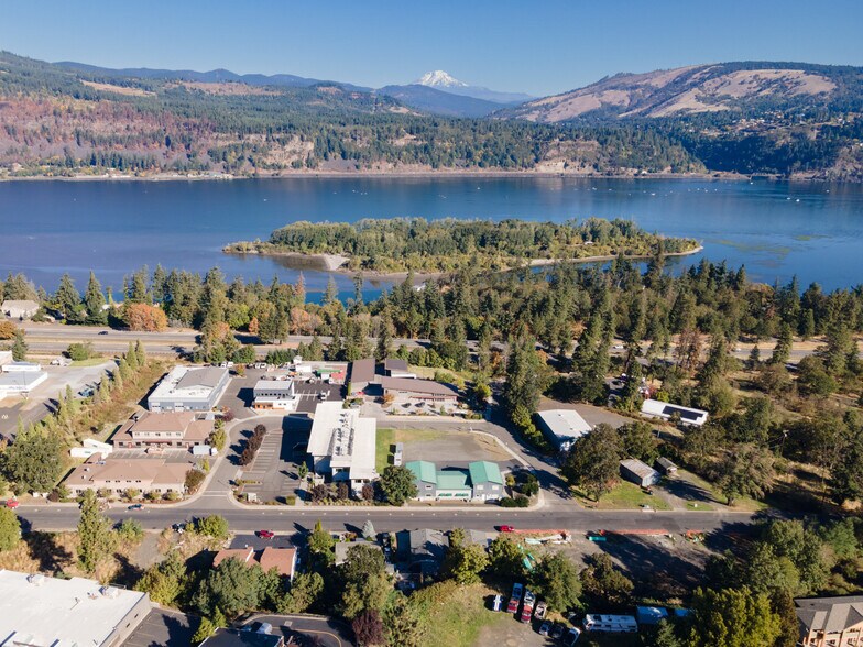 More Photos Of 200 N Wasco Ct, Hood River Warehouse For Lease