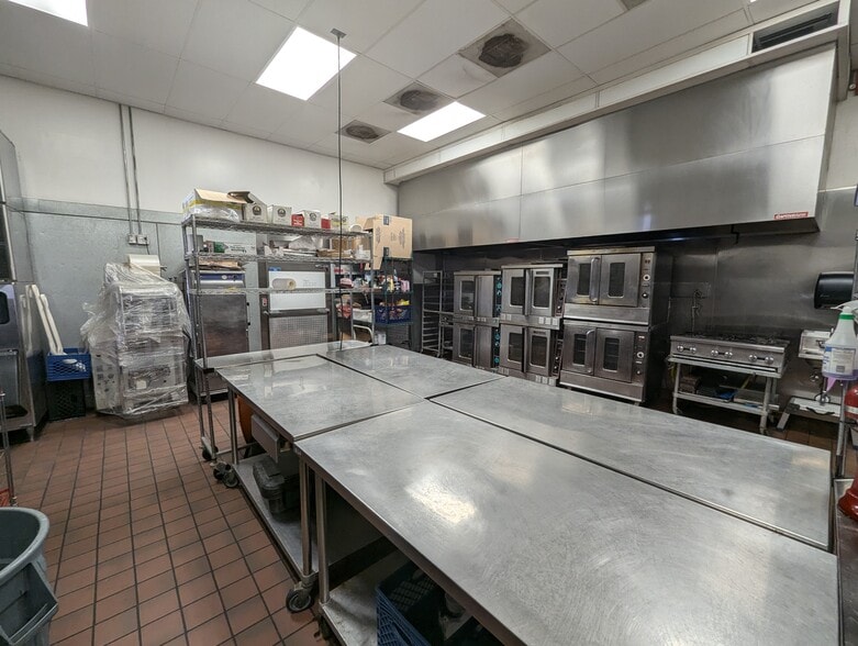 More Photos Of 722 Williamson Ave, Fullerton Light Manufacturing For Sale