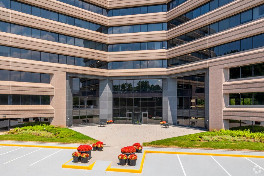 More Photos Of 6120 Executive Blvd, Rockville Office For Lease