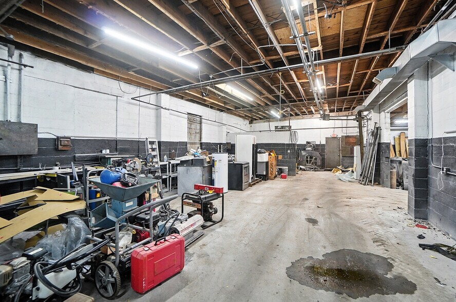 More Photos Of 603 S Broadway St, Dayton Warehouse For Sale