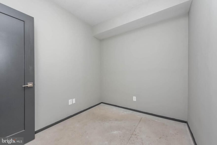 More Photos Of 338 E 25th St, Baltimore Office For Sale