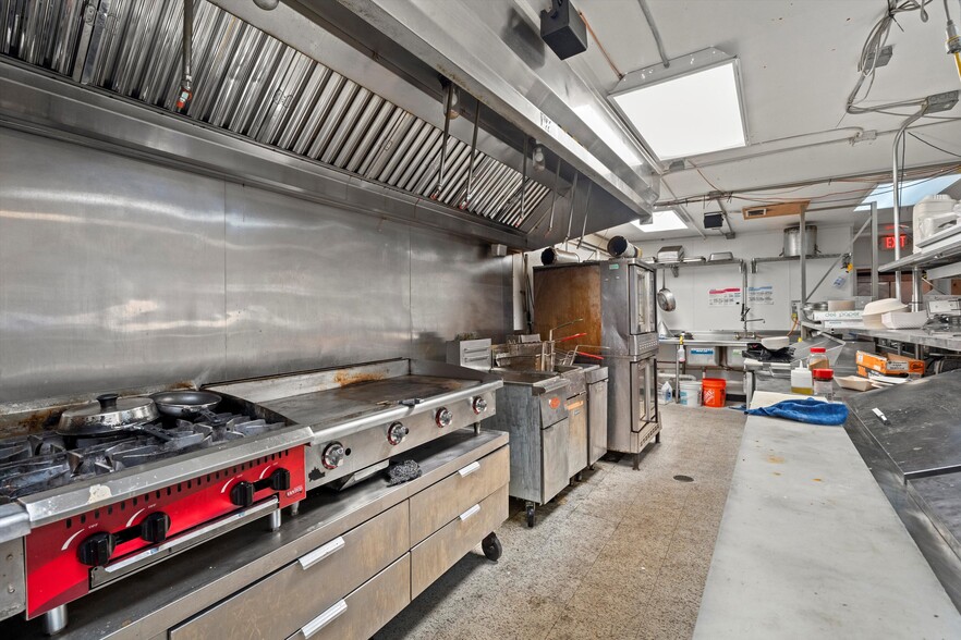 More Photos Of 522 6th St, Racine General Retail For Sale