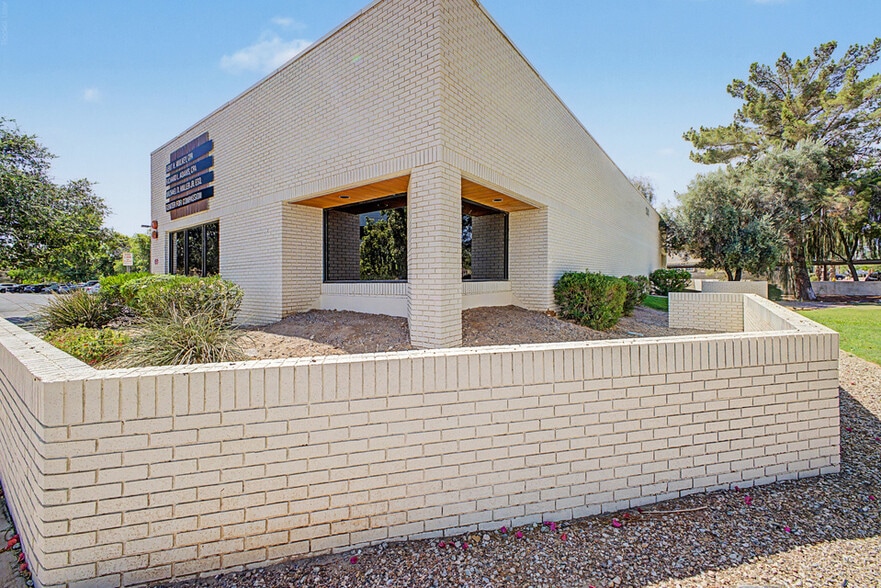 More Photos Of 1331 N Alma School Rd, Chandler Office For Sale