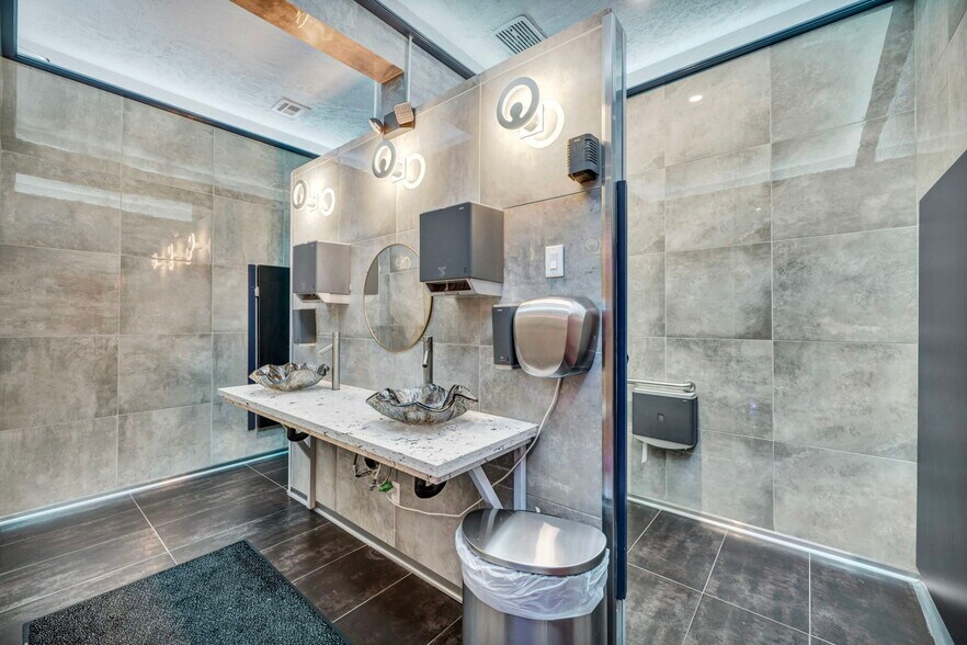 More Photos Of 2021 E Charleston Blvd, Las Vegas Storefront Retail Office For Lease