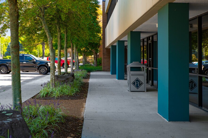 More Photos Of 9050 Executive Park Dr, Knoxville Office For Lease