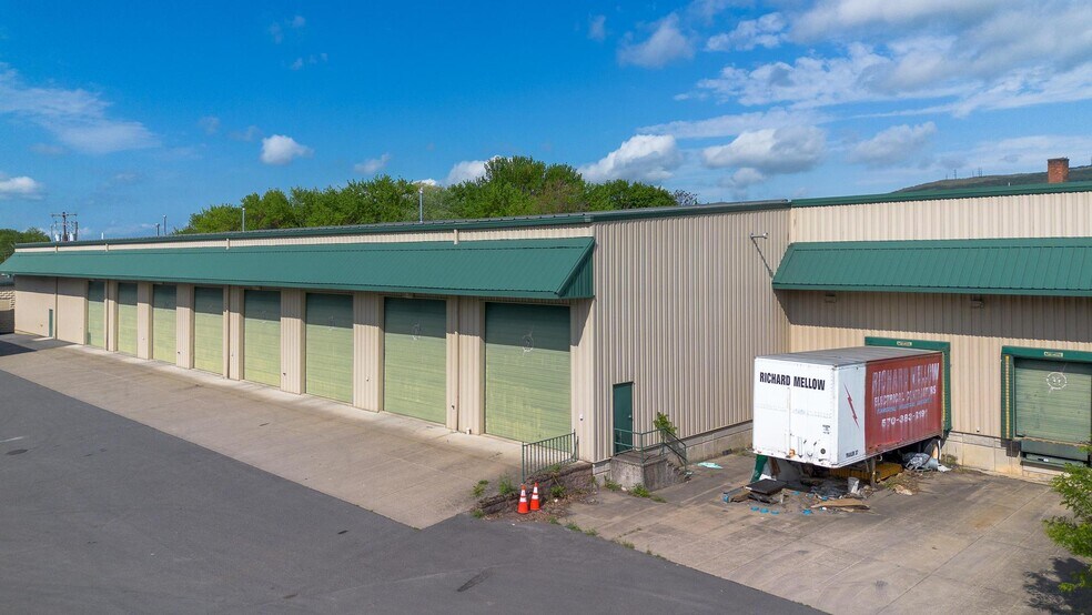 More Photos Of 807 Enterprise St, Dickson City Warehouse For Lease