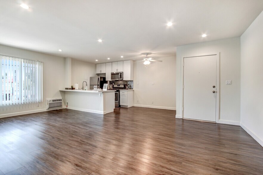 More Photos Of 14849 Vanowen St, Van Nuys Apartments For Sale