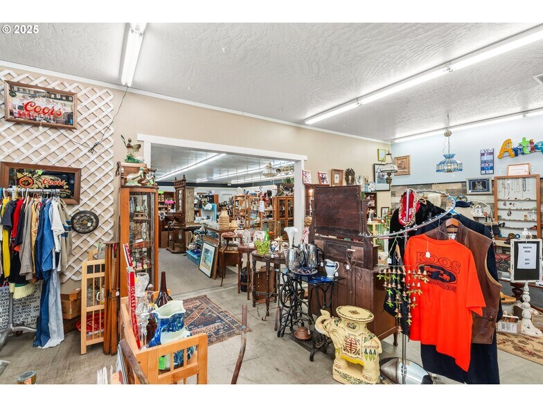 More Photos Of 16218 W Hoffeldt Ln, Brookings General Retail For Sale