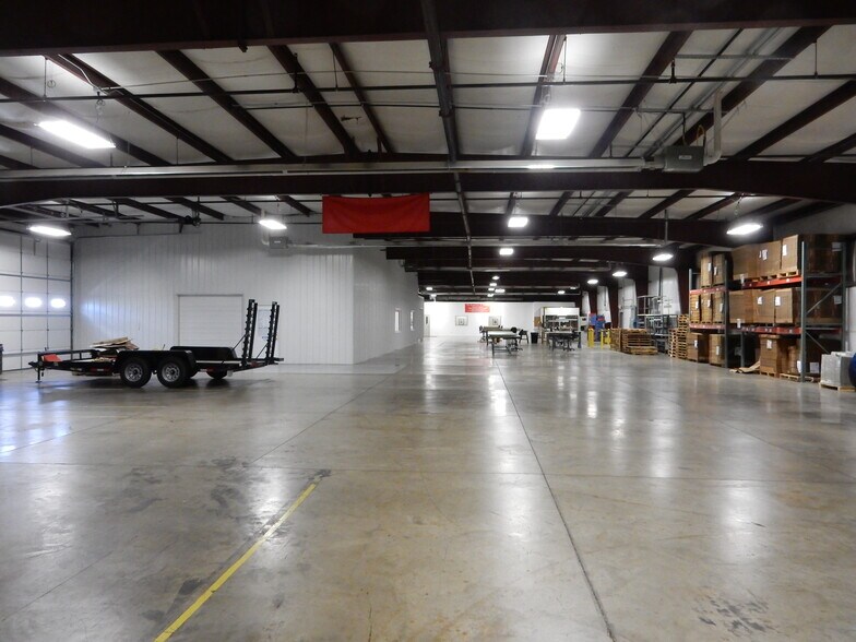 More Photos Of 120 Bentley Ct, Findlay Warehouse For Lease