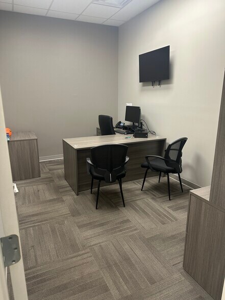 More Photos Of 651 US 31W Byp, Bowling Green General Retail For Lease