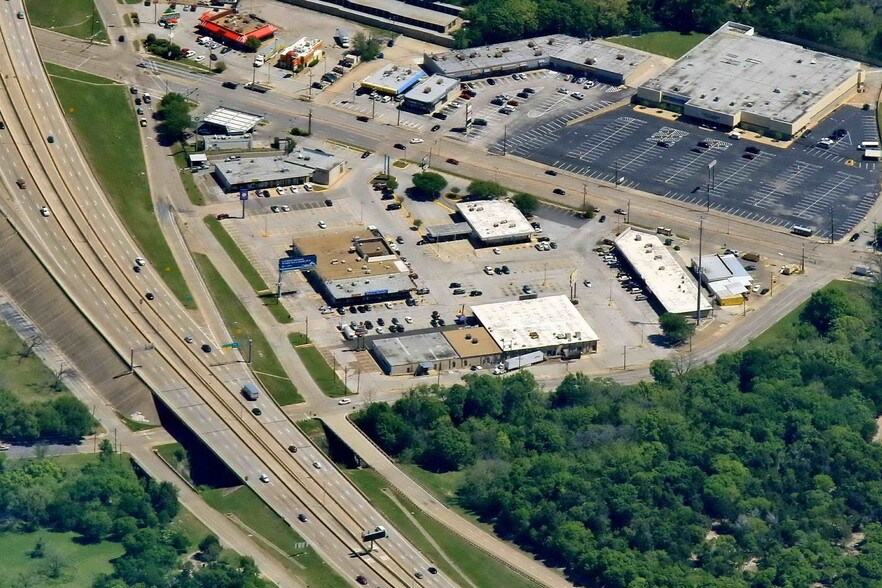 More Photos Of 3901-3939 S Polk St, Dallas Unknown For Lease