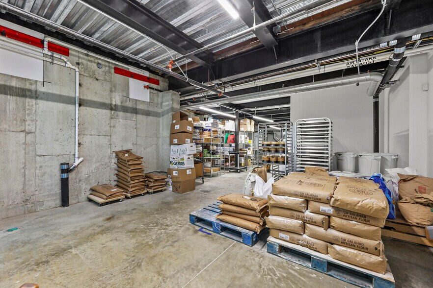 More Photos Of 198 Main St, Great Barrington Freestanding For Sale