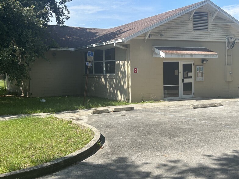 More Photos Of 101 S Prospect St, Crescent City Flex For Sale