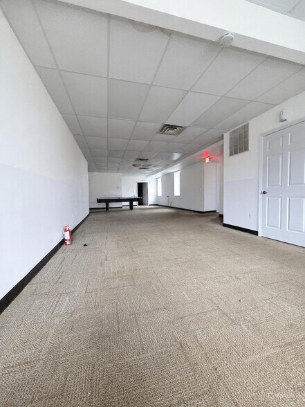 More Photos Of 11-23 Bannard St, Freehold Warehouse For Lease