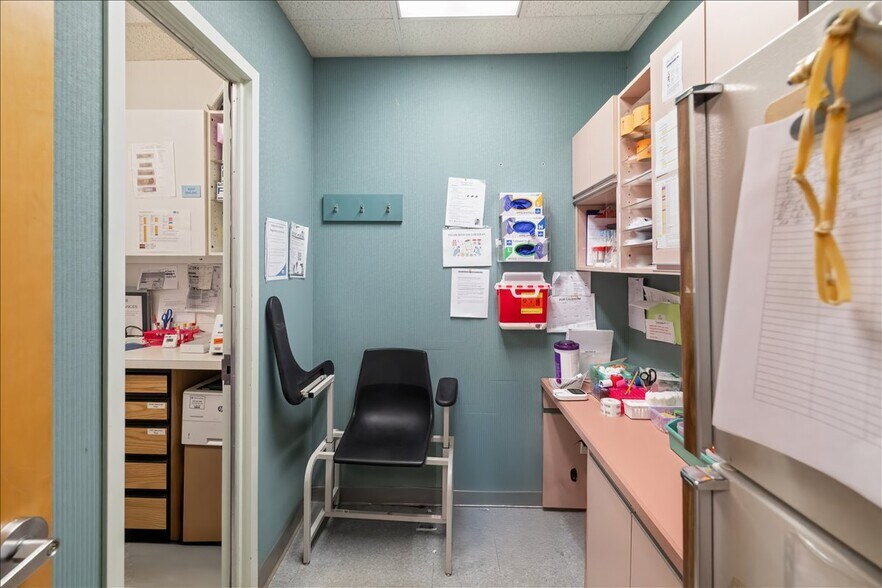 More Photos Of 333 Old Hook Rd, Westwood Medical For Sale