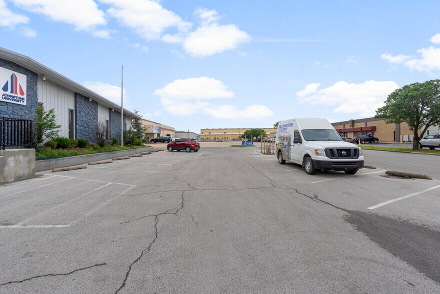 More Photos Of 5440 S 101st East Ave, Tulsa Warehouse For Sale