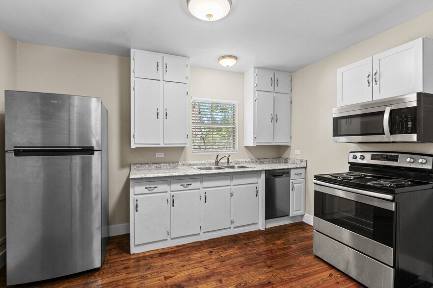 More Photos Of 409 E Austin St, Bellville Apartments For Sale