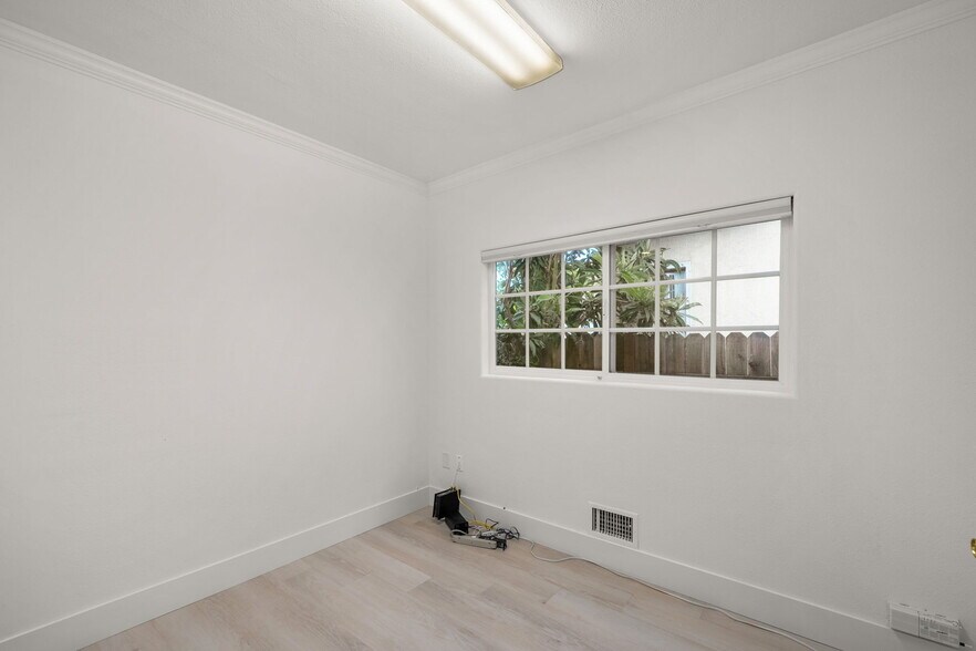 More Photos Of 607 N Anaheim Blvd, Anaheim Office For Sale