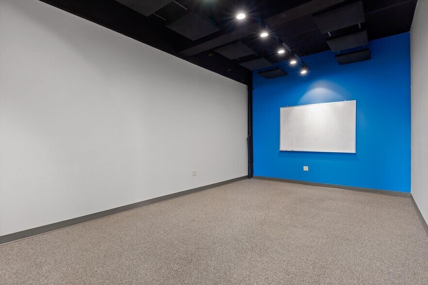 More Photos Of 407 Broad St, Chattanooga General Retail For Lease