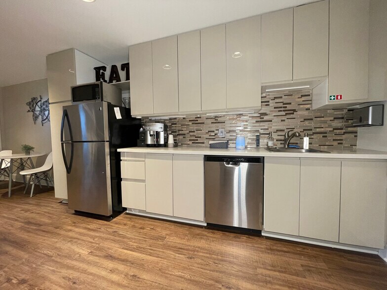 More Photos Of 123 N Henry St, Alexandria Office For Lease