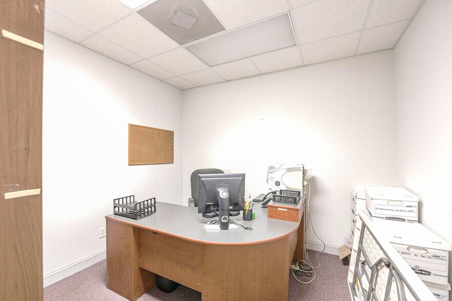 More Photos Of 10310 Memory Ln, Chesterfield Office For Sale