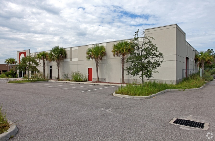 More Photos Of 5104 Forsyth Commerce Rd, Orlando Showroom For Lease