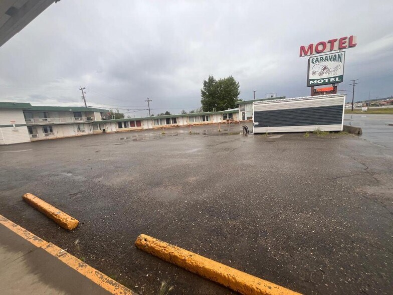 Primary Photo Of 9711 Alaska Rd, Fort St John Hotel For Sale