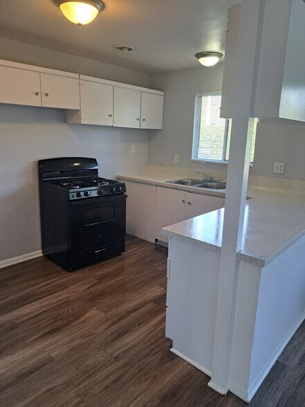 More Photos Of 1935 W Linden St, Riverside Apartments For Sale