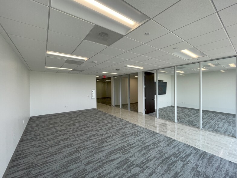 More Photos Of 1301 Solana Blvd, Westlake Unknown For Lease