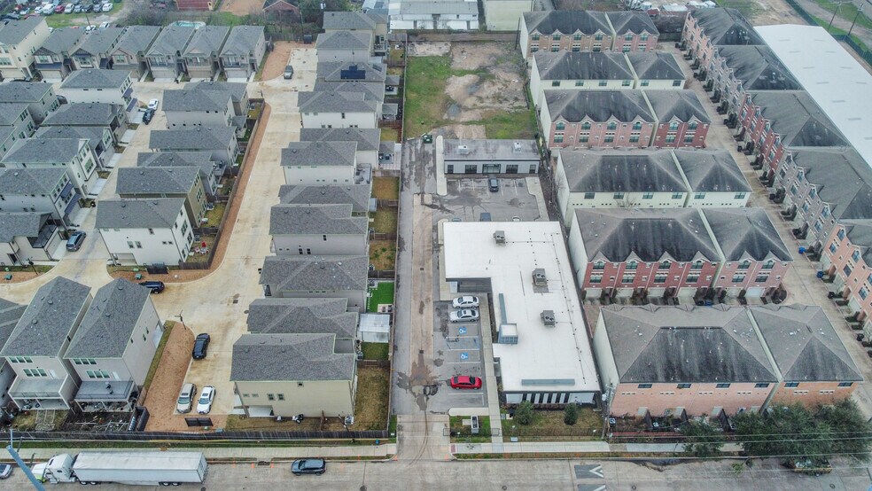 More Photos Of 8703 Meadowcroft Dr, Houston Medical For Lease